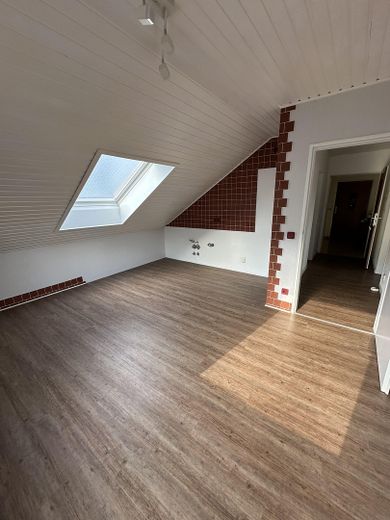 Renovierte Erdgeschoss- und Dachgeschosswohnung mit toller Aussicht zu vermieten – Wohnung Dachgeschoss