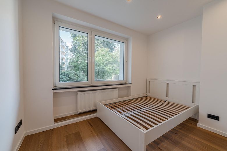 Kernsanierte 2-Zimmer-Wohnung in Derendorf | HSD | Einbauküche | teilmöbliert – Zimmer 1 Ansicht 1