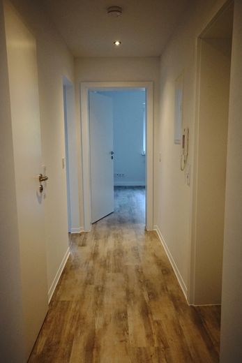 Bellissimo appartamento nel quartiere storico di Mönchengladbach – Diele (Richtung Schlafzi.)