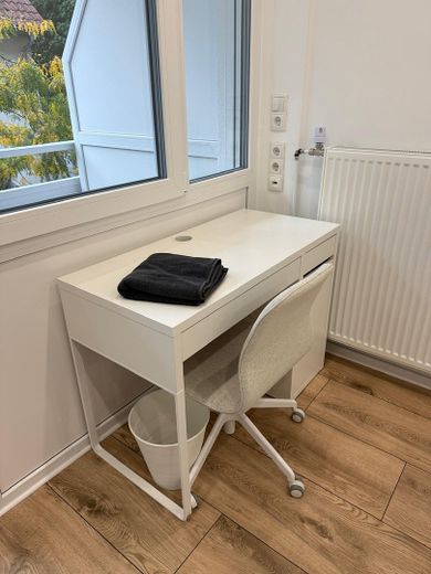 Stanza in appartamento condiviso con balcone | Ristrutturata con materiali di pregio e completamente arredata – WG Zimmer
