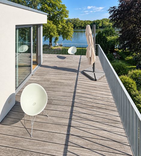 Vistas despejadas de 180° al Spree y vistas a zonas verdes - ático tipo maisonette en casa de tres viviendas – DG - Terrasse zur Spree