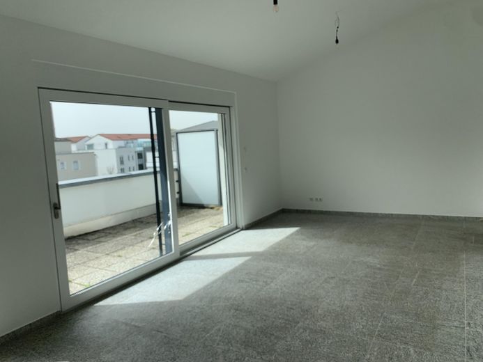 3-Zi-Penthauswohnung im 3.OG - EBK - große Dachterrasse – Wohnzimmer