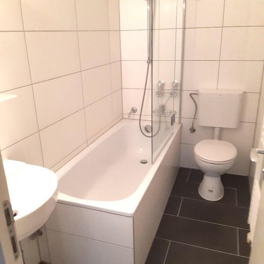München-Solln - Apartment mit sonnigem Balkon, Wellnessbereich und Tierfgaragenstellplatz – Bad/WC
