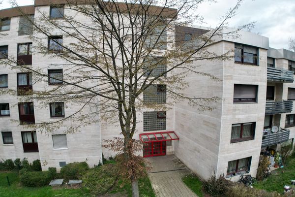 Gepflegte 4-Zimmer-Wohnung Balkon inkl. Tiefgarage Platz