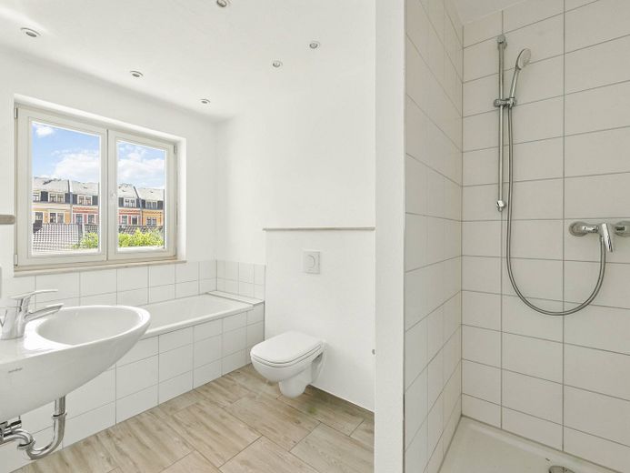 ¡Luminoso piso de 3 habitaciones en Dresde, Pieschen! – Ansicht I: Badezimmer