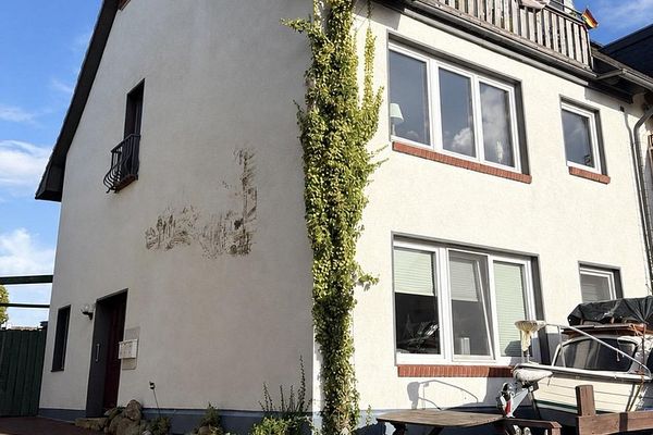 SENZA PROVVIGIONE Casa trifamiliare con vista sul fiordo e interessanti redditi da locazione, circa 300 m2 di superficie abitabile