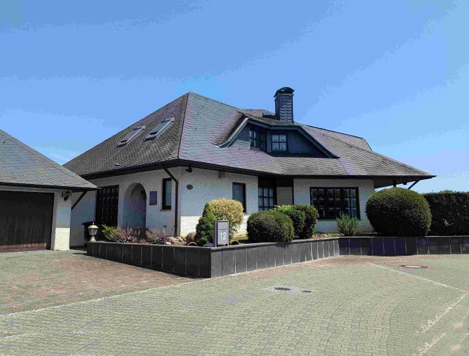 Exceptional Detached House in a Dream Location on the Edge of Open Fields – Hausansicht