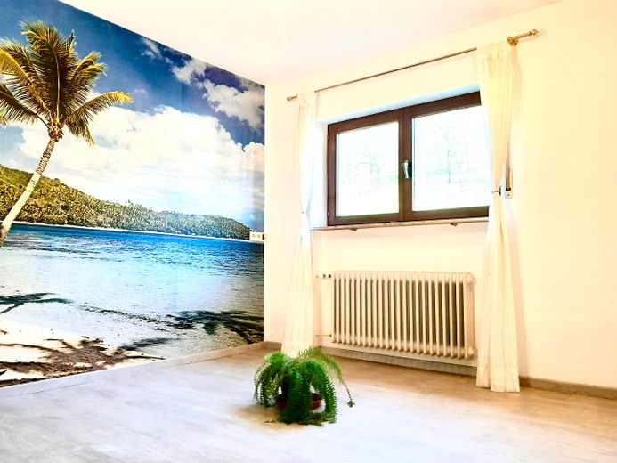 "Junge Paare aufgepasst - Vier Wände. Viel Potenzial. Euer gemeinsames Projekt.“ – Schlaf/Arbeitszimmer West