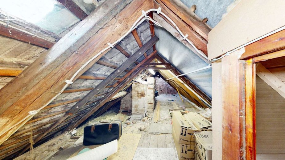 Schnäppchenpreis  stilvolles bezugsfertiges Zuhause in Barby mit Hof, Garage &amp; Nähe zur Natur – Spitzboden