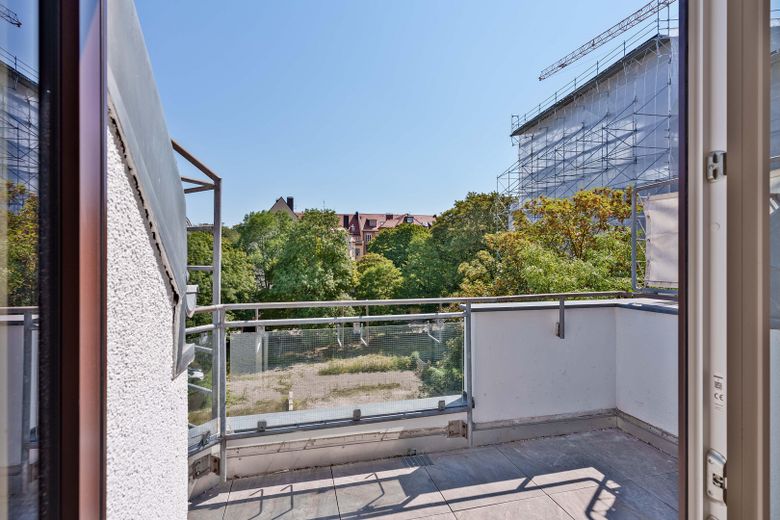 RARITÀ AL LEHEL | Maisonette modernizzata con vista sul verde e posto auto in garage sotterraneo – senza provvigione – Balkon 4. OG