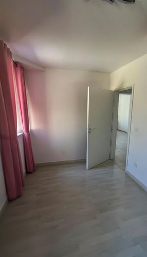 Zabytkowy budynek mieszkalno-usługowy położony dokładnie naprzeciwko zamku Klippenstein – NB. 1. OG KiZi