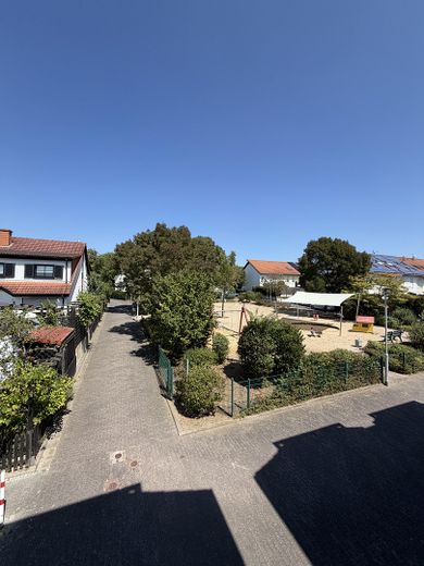 Liederbach’ın aile dostu konumunda geniş sıra evin orta bölümü - bahçe, teras ve garaj – Fotoğraf 7