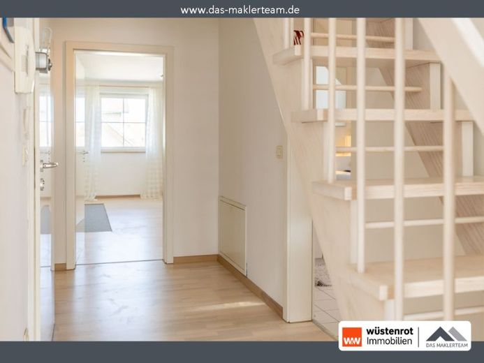 Familienfreundliche Maisonette mit Südbalkon & ausgebautem Dachspitz – sofort bezugsfrei – Foto 1