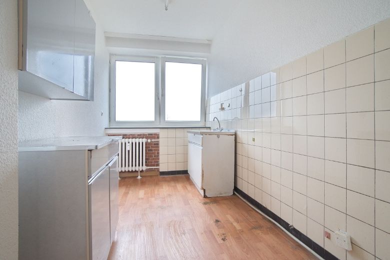 2 x  3-Zimmer-Wohnung im selben Gebäude, Wohnräume mit Laminatboden, helles Bad – db7d431f5e495db5631578ddfd58b41e11c9abc9.jpg