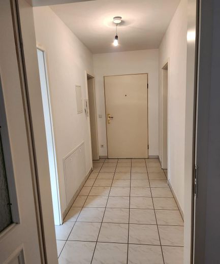 Flur mit Eingangstüre