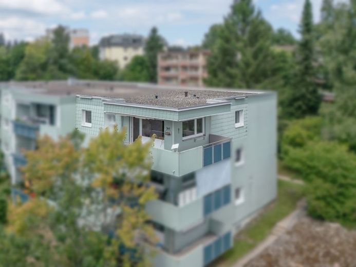 Sonnige und ruhig gelegene 4-Zimmer-Wohnung mit traumhaftem Schwarzwaldblick – Foto 1