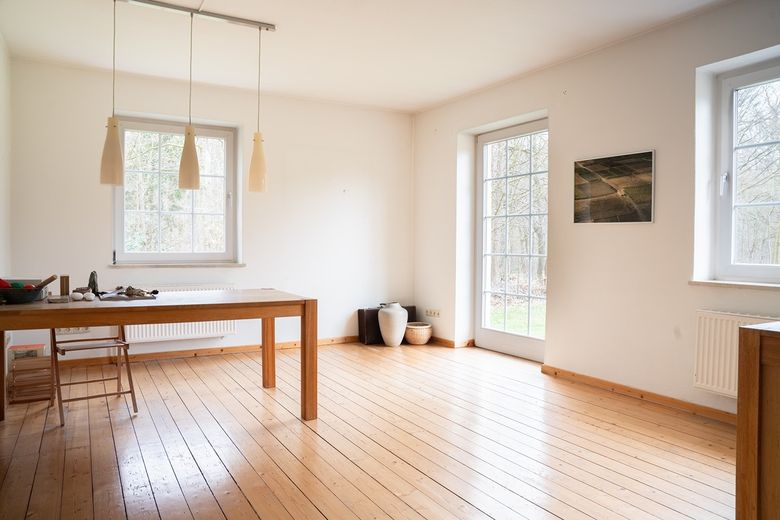 Waldrand‑Forsthaus mit Einliegerwohnung, Scheune & 5.920 m² Grundstück – Effizienzklasse B – Foto 13