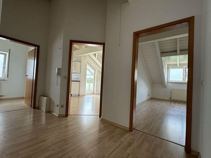 Charmante 3-Zimmer-Wohnung mit Sonnenbalkon in Cleebronn – Foto 2