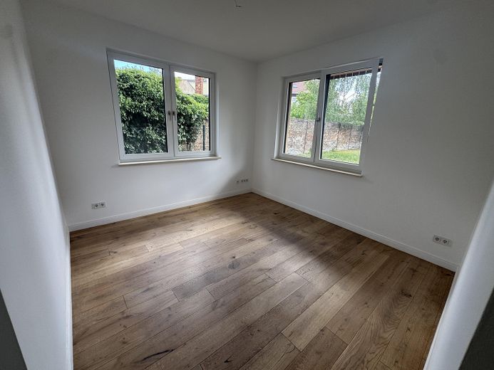Traumhafte 4 Raumwohnung mit großem Garten in einer Villa – Foto 11