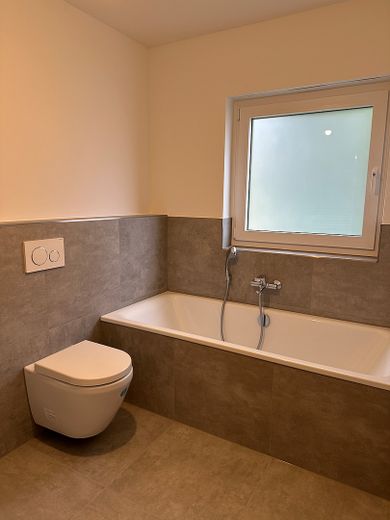 Badezimmer mit Wanne (OG)