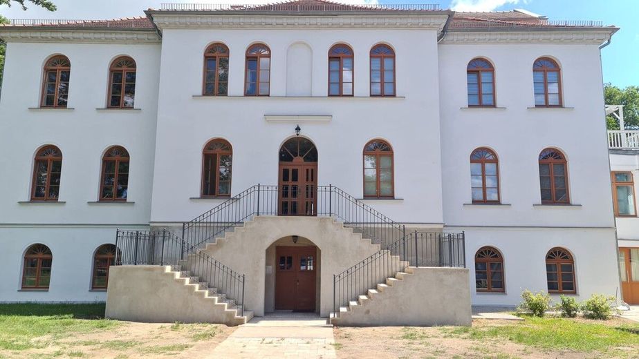 Wohnung im historischen Gutshaus – Vorderansicht1