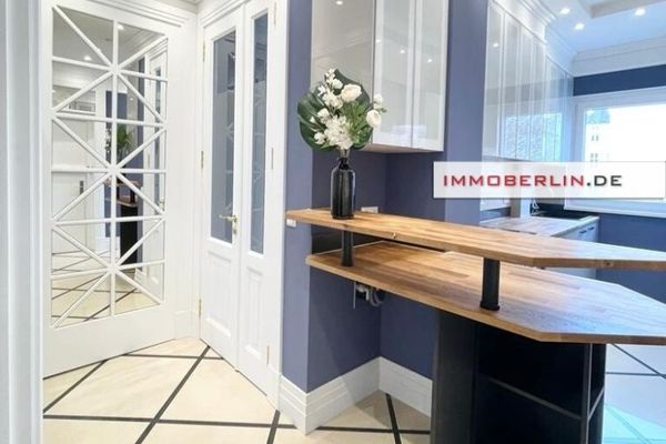 IMMOBERLIN.DE - 2022 yılında Preußenpark ile Olivaer Platz arasında güney cepheli loggialı, eksiksiz yenilenmiş seçkin daire