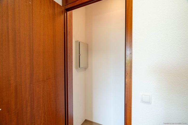 Bezugsfreie 2-Zimmer-Eigentumswohnung mit Sonnenloggia, Aufzug &amp; Tiefgarage – Abstellraum