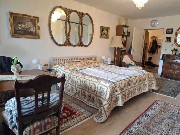 Beautiful apartment in the Chiemgau with mountain panorama and swimming pool/sauna – Schlafzimmer