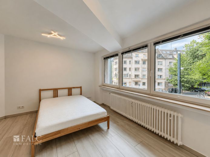 Moderne, voll möblierte 2-Zimmer-Wohnung in Bestlage von Düsseldorf-Bilk - sofort bezugsfertig – Schlafzimmer