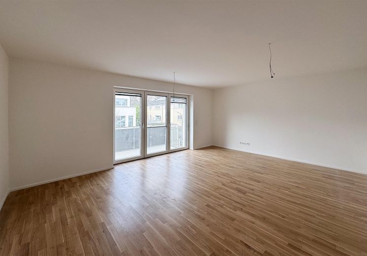 First occupancy after complete renovation: Spacious 3-room apartment with balcony in Munich-Trudering - Unit 5 – Wohnzimmer
