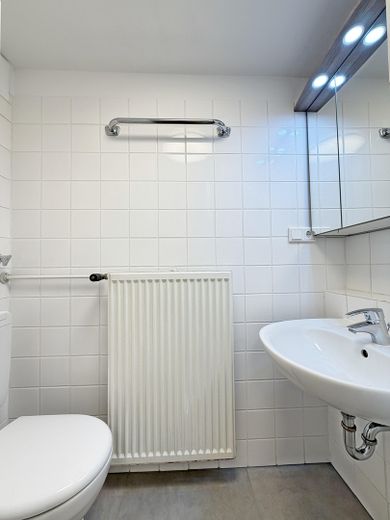 Ihr neues Zuhause direkt am Uni Gelände! Möbliert, Strom inklusive, sofort einziehen! – Badezimmer