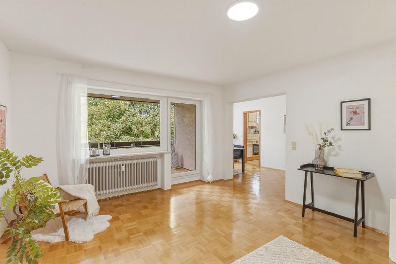 Entrare e sentirsi a casa: appartamento di 2,5 locali libero da subito a Ulm-Wiblingen – Wohnzimmer