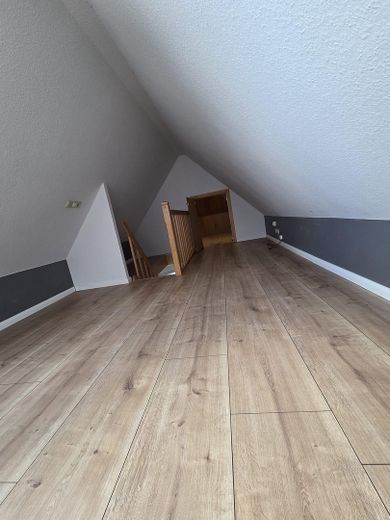 115 m² im Zweifamilienhaus | 30 m² Süd-Dachterrasse – Dachgeschoss