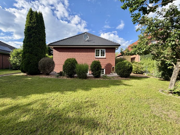 225 qm Familienglück auf 2 Ebenen + Toller Garten, Sauna & Kamin – Garten