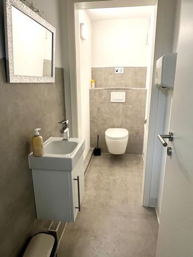 WC 2