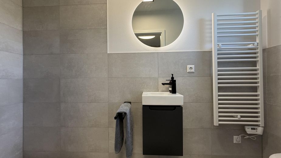 Yeni değerinde masif yapı ev (A+) – ısı pompası, tasarım mutfak ve Wallbox ile, Kulmbach – Bad EG