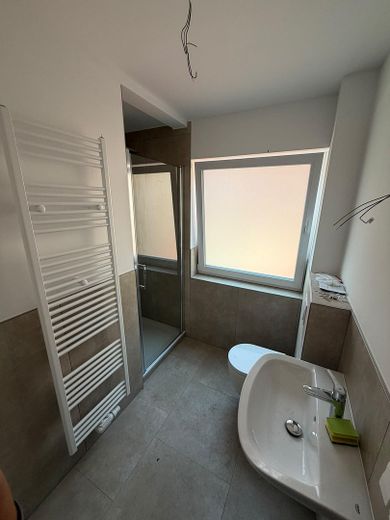2-3 Zimmer Wohnungen: Erstbezug nach Kernsanierung – Moderne Wohnungen in zentraler Lage von Lehrte – Badezimmer 3 Zi. Wg.