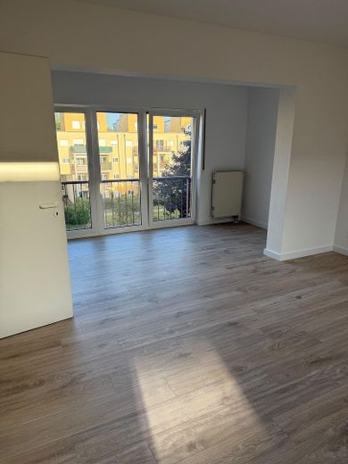 شقة تمليك عصرية ومشرقة عند بحيرة موغلسي – انتقل إليها واشعر بالراحة – Winterbalkon/Wohnzimmer