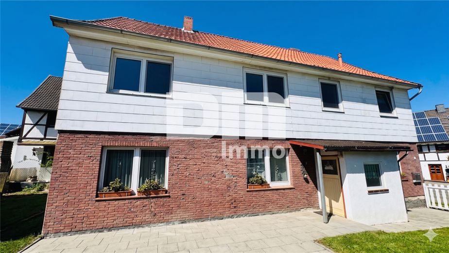 (R)eserviert!Charmanter Wohntraum mit Tradition und Weitblick – Seitenansicht / Haupteingang / Terrasse