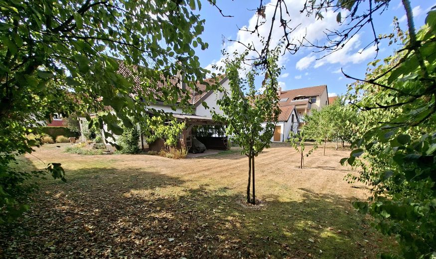 Sehr gepflegtes Zweifamilienwohnhaus in ruhige Wohnlage mit großem, sonnigem Gartengrundstück – Gartengrundstück