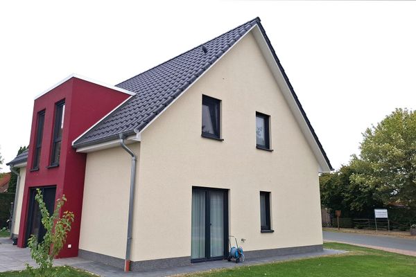 neuwertiges Einfamilienhaus mit der Doppelgarage