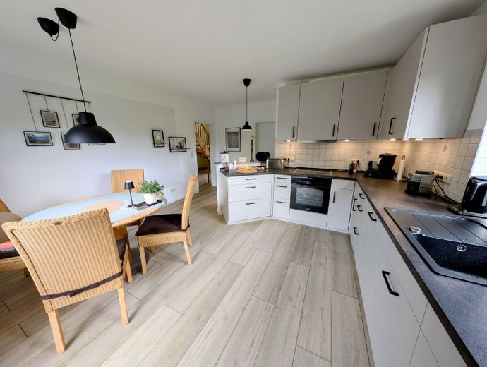 Provisionsfrei: Großzügiges Einfamilienhaus mit Südterrasse und Garten in Jaderberg – Küche