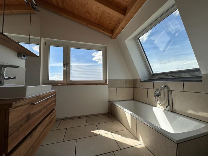 Mieszkanie 3-pokojowe na poddaszu o charakterze penthouse’u | Nowa budowa 2025 | bez prowizji – Badezimmer