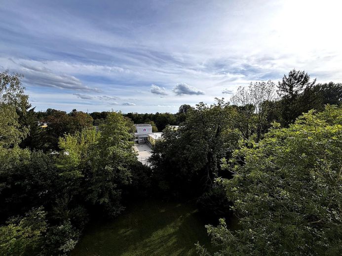 Sanierte 2-Zimmer Wohnung mit Balkon und atemberabendem Ausblick zur Kapitalanlage oder selbstbezug – Aussicht