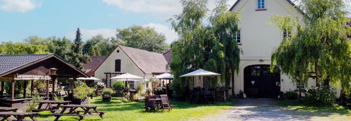 Traditionsreicher Hof Luckmann: Etablierter Park-Biergarten mit gemütlichem Wohnhaus