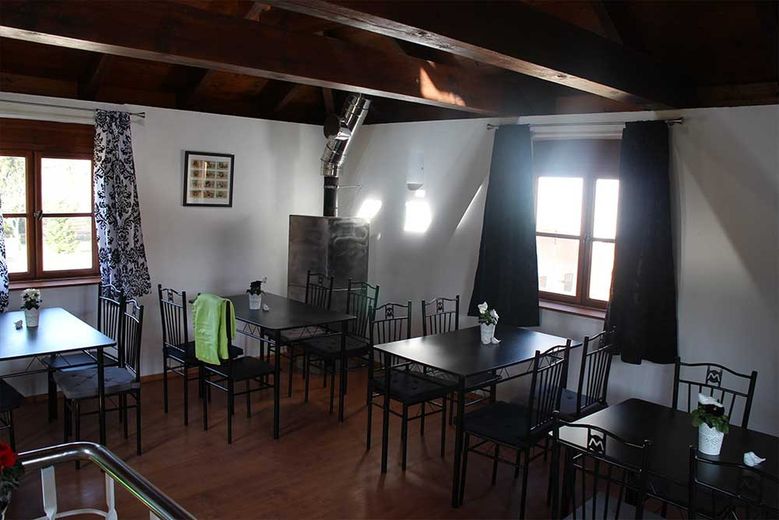 Atelier/Praxis/Gastro/Touristik/Büro/LOFT +++ in GUTSANLAGE (12 Geb. + 6 ha. Gr.) Nähe Müritz! – Taubenhaus / Café OG