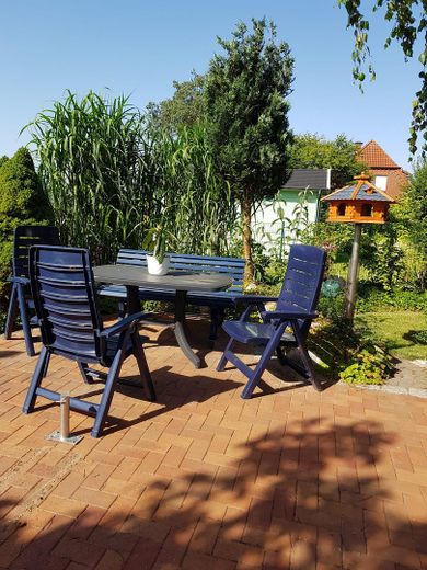 Provisionsfreies, schönes Haus mit Hauptwohnung + 2 Einliegerwohnungen. Mit schönem Garten – 2. Terasse 1
