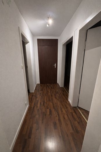 Wohnen am Park! Ruhige und helle 3 Zimmer-Wohnung im 3. OG. – Flur