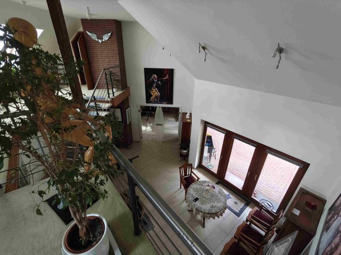 One Roof – Two Self-Contained Houses – Blick in die Essdiele Haus 1