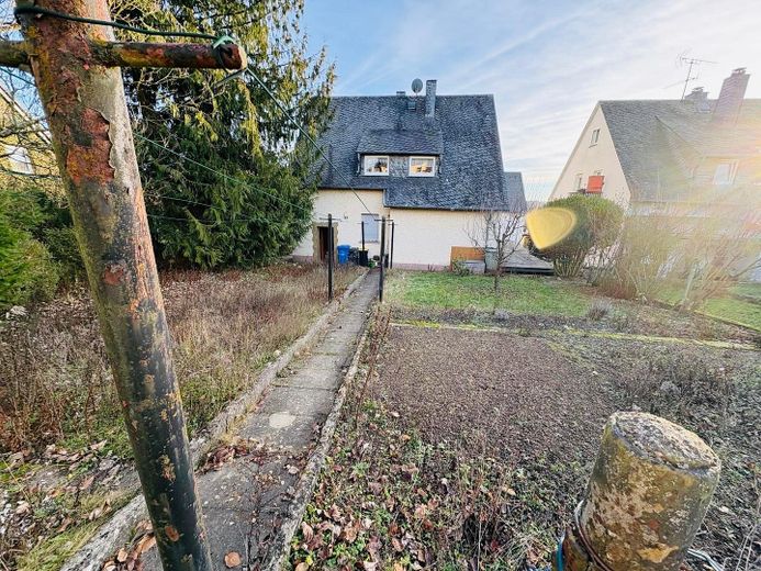 Gartenbereich + Rückseite